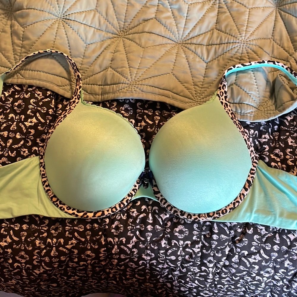EUC Victoria’s Secret Bra! Body By VS Perfect shape!